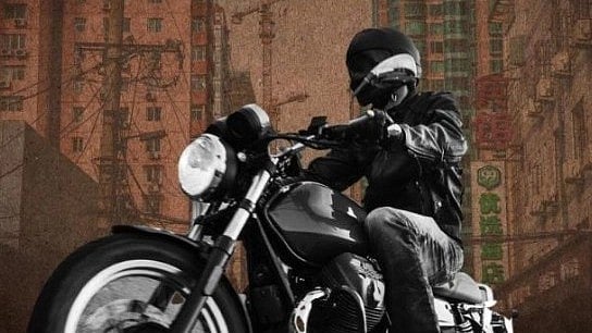 இருசக்கர வாகனம் வாங்கி தர மறுத்த பெற்றோர்.. வீட்டின் பரம்பரை சொத்தை விற்ற 18 வயது சிறுவன்!