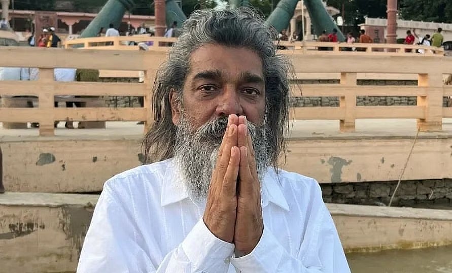 ஸ்டூடியோவில் தூக்கில் தொங்கிய நிலையில் மீட்கப்பட்ட பிரபல கலை இயக்குநர்.. திரையுலகம் அதிர்ச்சி !