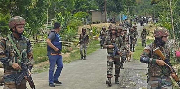 மணிப்பூரில் மீண்டும் கலவரம்.. பாதுகாப்பு படை முகாமில் இருந்து 19 ஆயிரம் துப்பாக்கி குண்டுகள்  கொள்ளை!