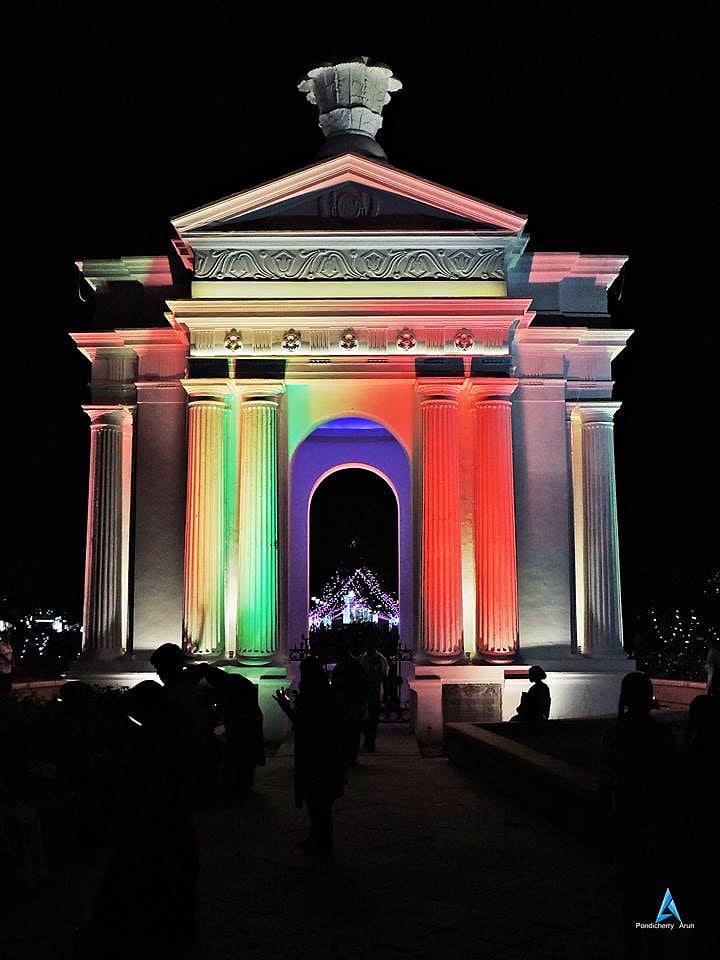 5 லட்சம் மோசடி புகார் கொடுக்க வந்த நபரிடம் ரூ.30 ஆயிரம் மோசடி செய்த புதுச்சேரி SI.. - நடந்தது என்ன ?