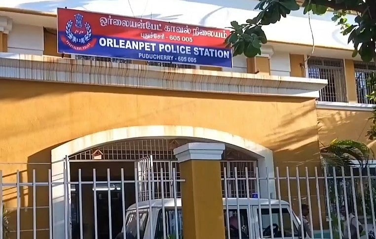 பேருந்து நிலையத்தில் பயணிகளிடம் செல்போன் திருட்டு.. தொடர் கைவரிசை காட்டி வந்த வாலிபர் சிக்கியது எப்படி?