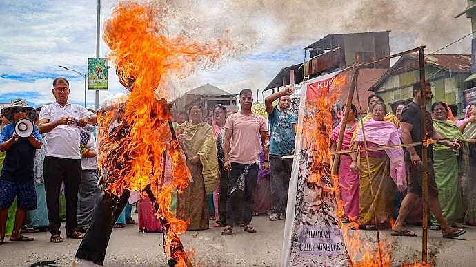 மணிப்பூர் : கனிமொழி MPயை வைத்து பொய் செய்தி பரப்பிய பாஜக கும்பல்.. - ஆதாரத்துடன் அம்பலபடுத்திய Youturn !