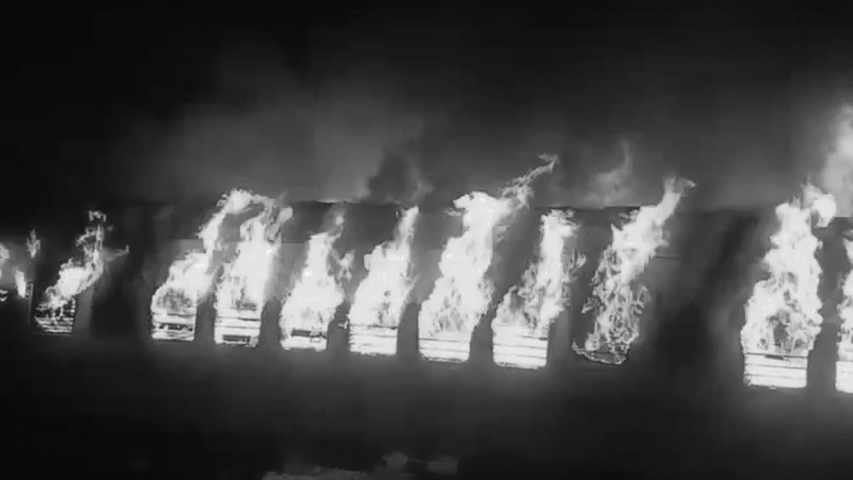 மதுரை அருகே நிறுத்தி வைக்கப்பட்டிருந்த இரயிலில் தீ.. 10 ஆன்மீக சுற்றுலா பயணிகள் உடல்கருகி பரிதாப பலி!