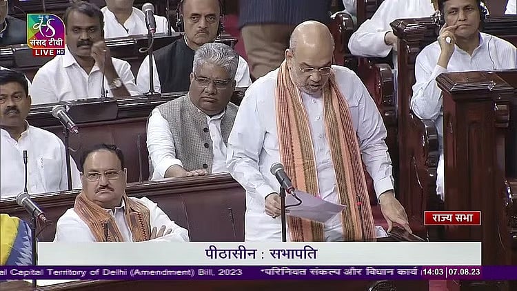 டெல்லி மசோதா : 90 வயதில் வீல்சேரில் வந்து வாக்களித்த மன்மோகன் சிங்.. நன்றி தெரிவித்த ஆம் ஆத்மி !