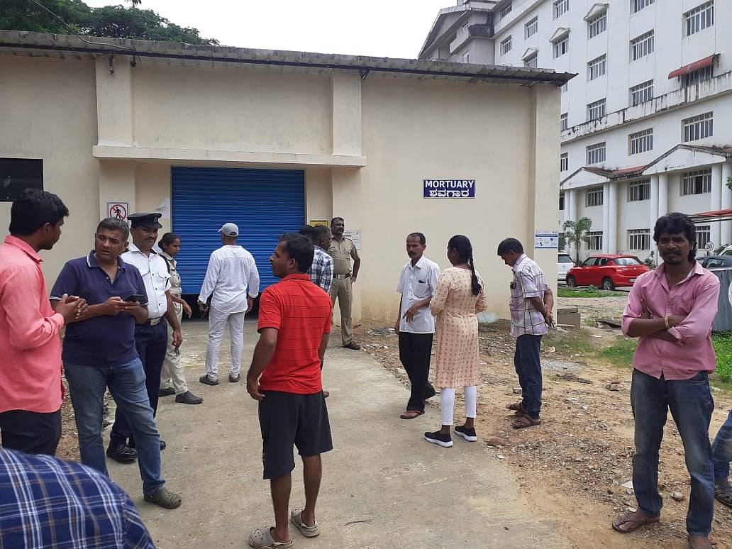 பெற்றோர்களே உஷார்.. 8 மாத குழந்தையின் உயிரை பறித்த செல்போன் சார்ஜர்: அதிர்ச்சி சம்பவம்!