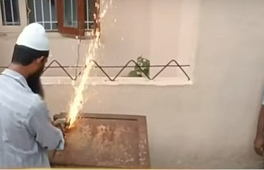 சாலையோரம் இருந்த பெரிய இரும்பு பெட்டி.. புதையல் இருப்பதாக திரண்ட பொதுமக்கள்: கடைசியில் நடந்த ட்விஸ்ட்!