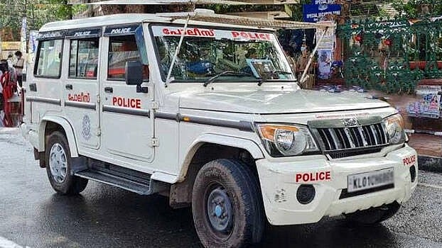 துர்நாற்றம்.. 4 நாட்களாக பூட்டி இருந்த வீடு: கதவை உடைத்து உள்ளே சென்ற போலிஸாருக்கு காத்திருந்த அதிர்ச்சி!