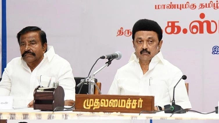 அரசின் திட்டங்களை தொய்வு இல்லாமல் செயல்படுத்த வேண்டும்.. மாவட்ட ஆட்சியர்களுக்கு முதலமைச்சர் அறிவுறுத்தல்!