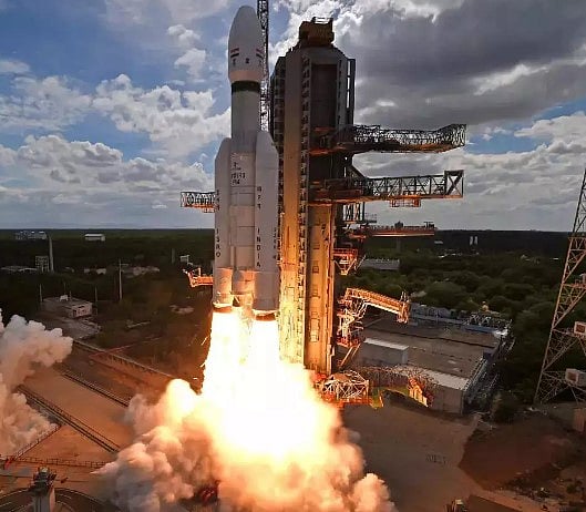 இந்தியாவை உற்றுநோக்கும் உலகம்.. இன்று மாலை நிலவில் கால்பதிக்கும் விக்ரம் லேண்டர் - புதிய மைல்கல்!