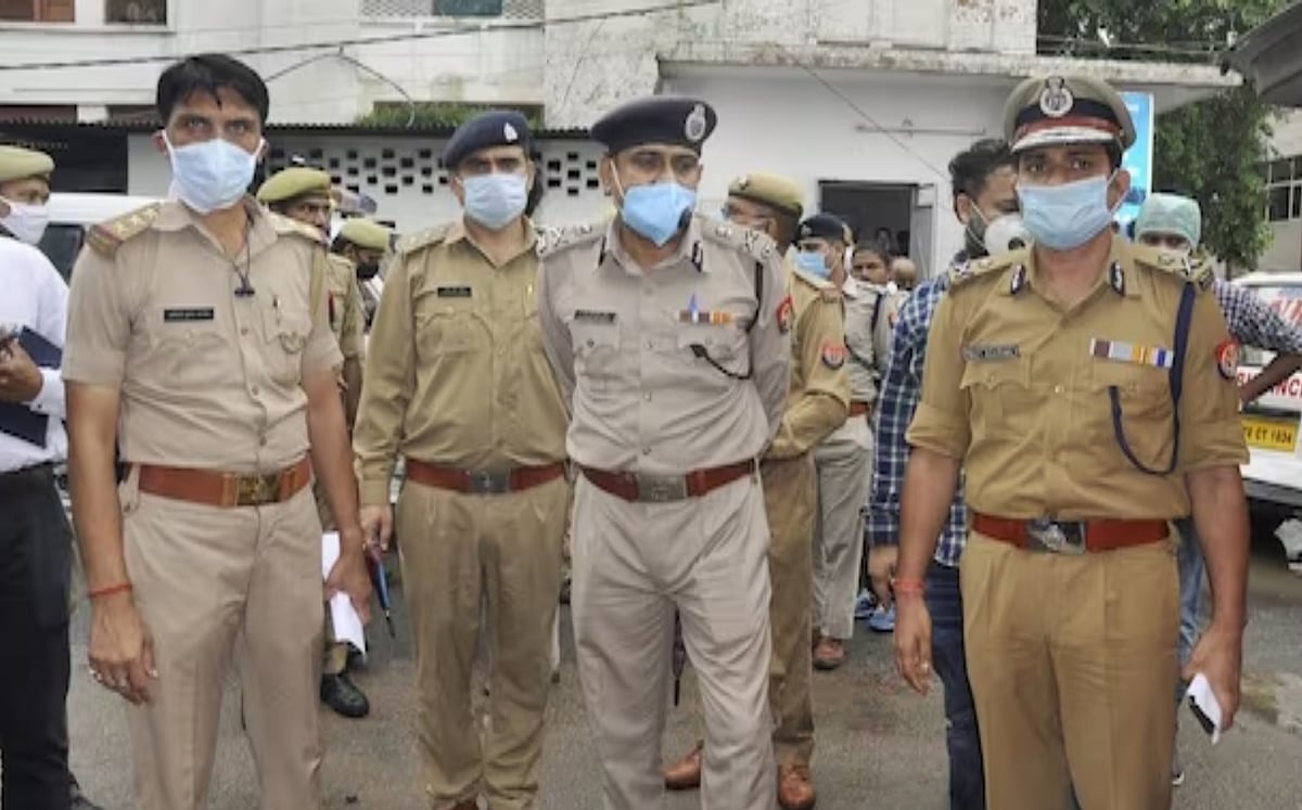 பக்கத்து வீட்டாருடன் சண்டை.. ஆத்திரத்தில் சாலையில் சென்றவர்களை துப்பாக்கியால் சுட்ட காவலாளி -காரணம் என்ன?