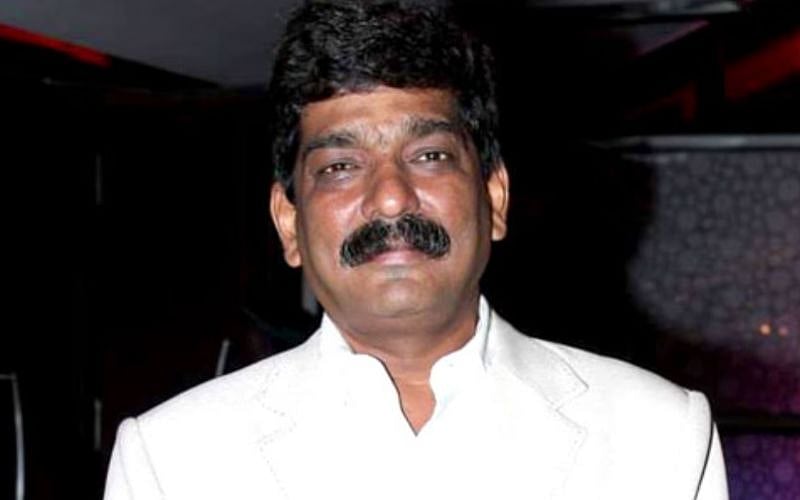 ஸ்டூடியோவில் தூக்கில் தொங்கிய நிலையில் மீட்கப்பட்ட பிரபல கலை இயக்குநர்.. திரையுலகம் அதிர்ச்சி !