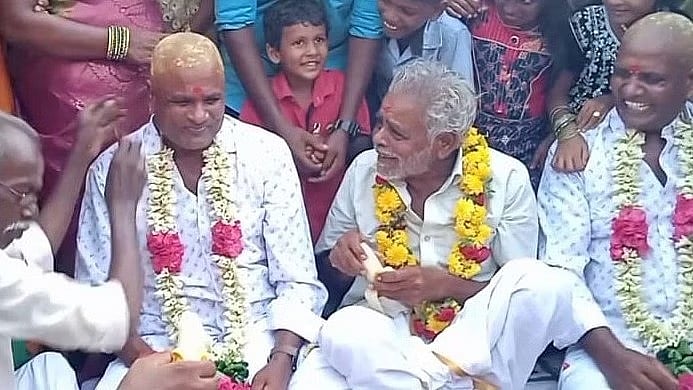 “அம்மாதான எல்லாம்..” 85 வயது மாமன் மடியில் காது குத்திய 55 வயது மருமகன்.. : நெகிழ்ச்சி நிகழ்வின் பின்னணி?