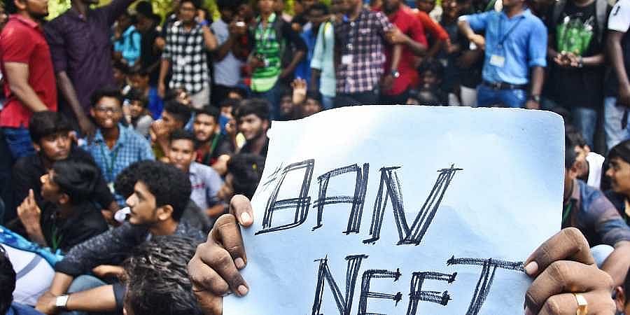 நீட் திணிப்பால் தொடரும் மரணங்கள்.. “ஆக.20 : ஒன்றிய அரசையும், ஆளுநரையும் கண்டித்து தி.மு.க போராட்டம்” !