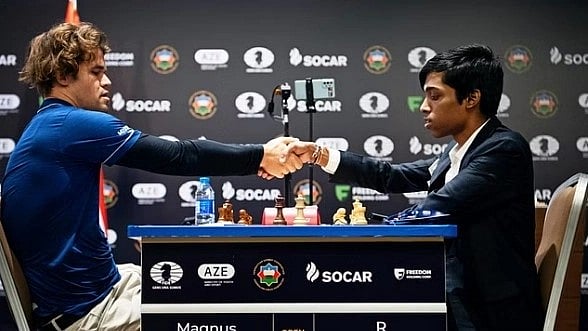 மீண்டும் உலக சாம்பியன் கார்ல்சன்.. 2ம் இடம் பிடித்த பிரக்ஞானந்தா: ரூ.67 லட்சம் பரிசு!