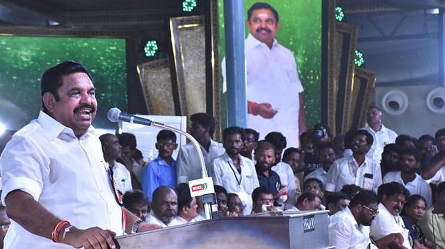 8 உயிரிழப்புகள், கொட்டப்பட்ட 100 டன் உணவு, ‘புரட்சி தமிழர்’ பட்டம்: அதிமுக மாநாட்டின் கொடூர நிகழ்வுகள்!