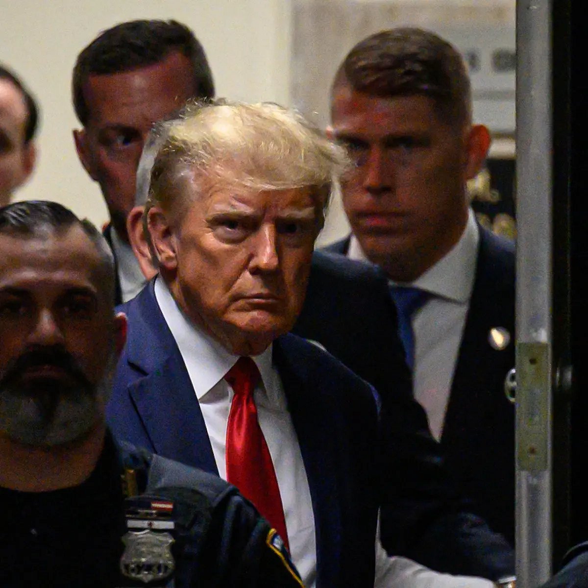 கைதி எண் PO1135809 : சிறையில் அடைக்கப்பட்ட US முன்னாள் அதிபர் ட்ரம்ப்.. 20 நிமிடத்தில் வெளிவந்தது எப்படி?