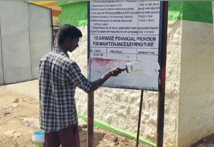 பொது இடங்களில் இருந்த சாதிய அடையாளங்கள் அழிப்பு.. கிராம மக்களின் செயலுக்கு பொதுமக்கள் பாராட்டு !