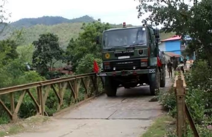 மணிப்பூரில் மீண்டும் கலவரம்.. பாதுகாப்பு படை முகாமில் இருந்து 19 ஆயிரம் துப்பாக்கி குண்டுகள்  கொள்ளை!