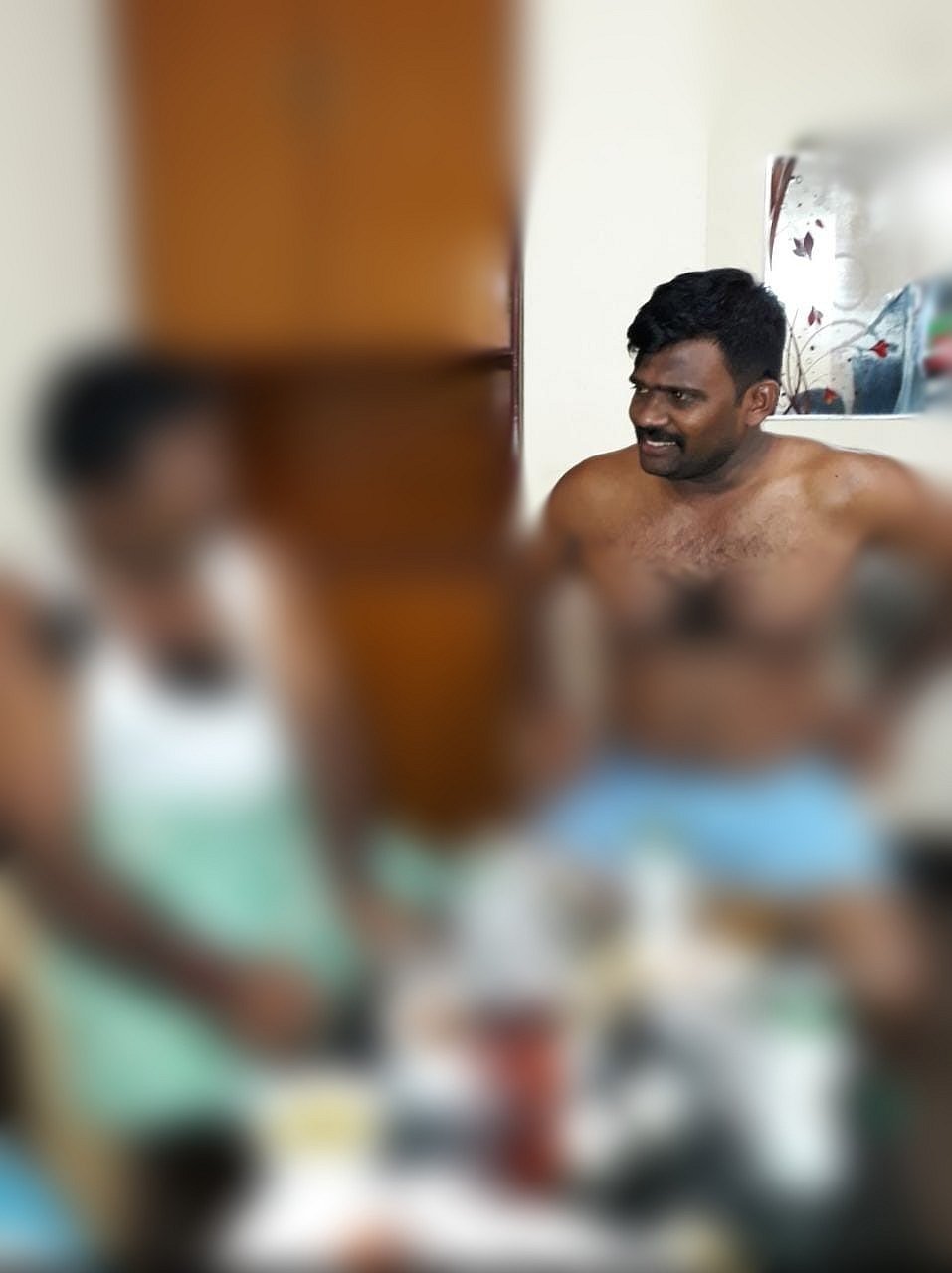 'ஊருக்குதான் உபதேசம்'.. இணையத்தில் வைரலாகும் பா.ஜ.க நிர்வாகி மது குடிக்கும் அதிர்ச்சி வீடியோ!