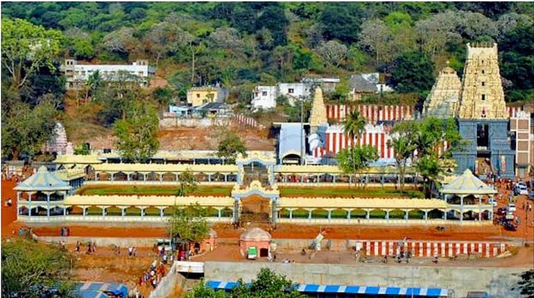 கோயில் உண்டியலில் ரூ.100 கோடிக்கான செக்.. வங்கியில் விசாரித்த நிர்வாகிகளுக்கு காத்திருந்த அதிர்ச்சி !