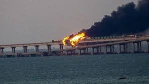 கிரிமியா பாலத்தின் மீது தாக்குதல் நடத்தியது நாங்கள்தான்.. முதல் முறை ஒப்புக்கொண்ட உக்ரைன்.. நடந்தது என்ன?