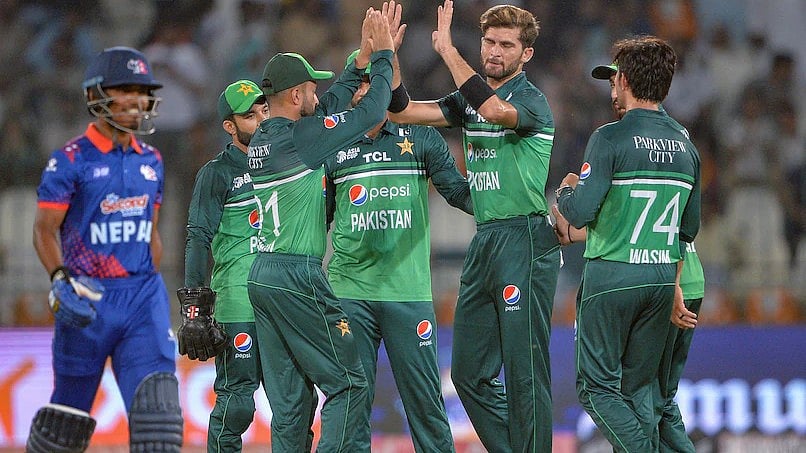 அமர்க்களமாக தொடங்கிய ஆசிய கோப்பை.. முதல் போட்டியிலேயே இமாலய வெற்றிபெற்ற பாகிஸ்தான் !