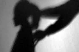 புகாரளிக்க வந்த தலித் பெண்.. மயக்க மருந்து கொடுத்து வன்கொடுமை செய்த சப்-இன்ஸ்பெக்டர்- உ.பியில் அதிர்ச்சி!