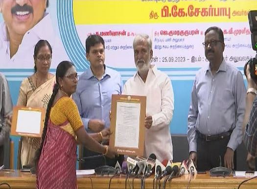 5 பெண் ஓதுவார்கள் நியமனம்.. கருவறைக்குள் பாகுபாட்டை தகர்த்த திராவிட மாடல் அரசு : குவியும் பாராட்டு !