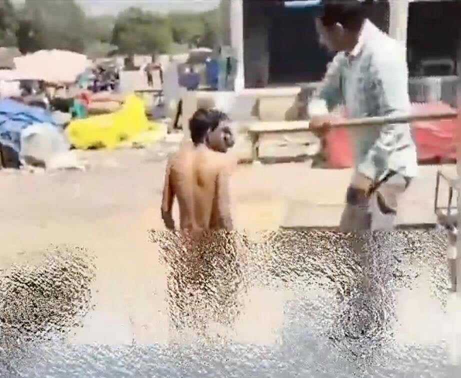 ரூ.3100 கடன்.. பூண்டு வியாபாரியை நிர்வாணமாக ஓட வைத்த கும்பல்.. உ.பி-யில் தொடரும் அவலம் - காங். கண்டனம்!