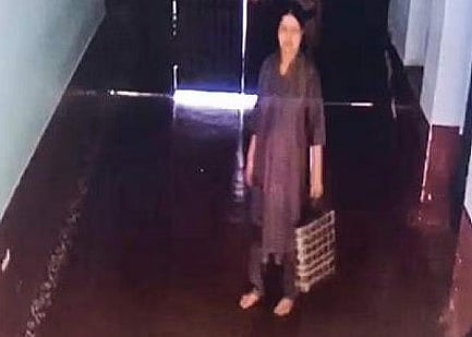 ஜாமீனில் வெளிவர முடியாத பிடிவாரண்ட் : நீதிமன்றம் அதிரடி உத்தரவு.. சிக்கிய சசிகலா மற்றும் இளவரசி!