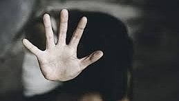 புகாரளிக்க வந்த தலித் பெண்.. மயக்க மருந்து கொடுத்து வன்கொடுமை செய்த சப்-இன்ஸ்பெக்டர்- உ.பியில் அதிர்ச்சி!