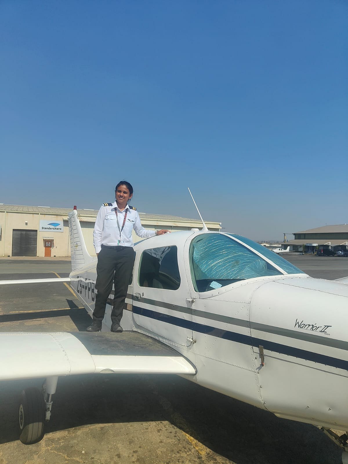 பழங்குடி பெண் TO விமானி.. படுகர் சமுதாயத்தின் முதல் விமானி.. சாதனைப் படைத்த தமிழ்நாட்டு இளம் பெண் !