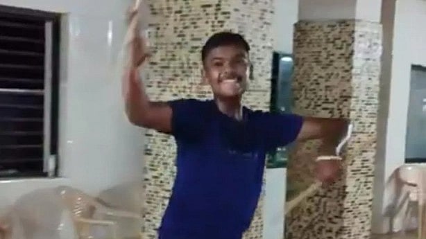 தொடரும் மரணங்கள்.. நடனமாடும் போது மாரடைப்பால் உயிரிழந்த 19 வயது இளைஞர்!