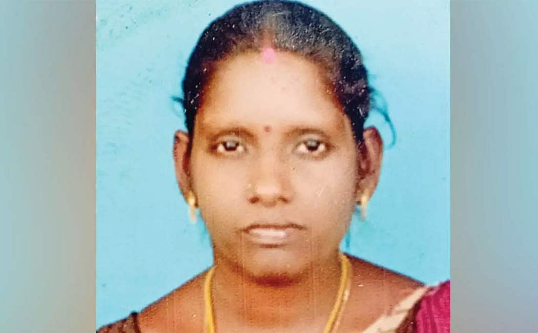 வீட்டிலேயே பிரசவம் : வாளியில் கயிறு கட்டி வைக்கப்பட்ட பிறந்த குழந்தை.. தாயும் உயிரிழப்பு.. நடந்தது என்ன?