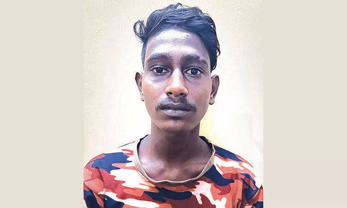 இரயில் பிளாட்பாரத்தில் நாட்டு வெடிகுண்டு வீசி ஒத்திகை.. இளைஞரை அலேக்காக தூக்கிய போலிஸ்.. பின்னணி என்ன ?