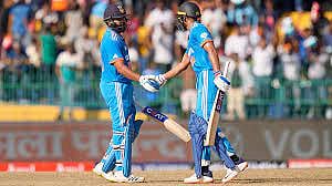 மிரட்டும் மழை.. பாதியிலேயே ஒத்திவைக்கப்பட்ட இந்தியா - பாகிஸ்தான் மோதல்.. இன்றைய ஆட்டம் தொடருமா?