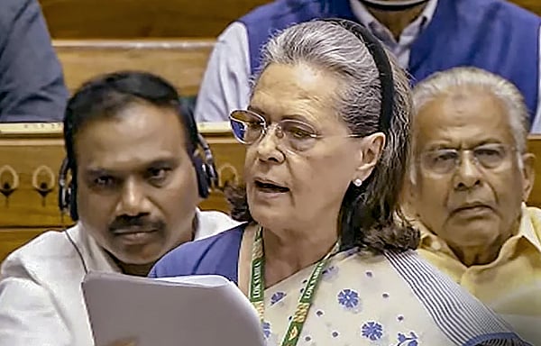 இன்னும் எத்தனை ஆண்டுகள்தான் பெண்கள் காத்திருப்பார்கள்?.. நாடாளுமன்றத்தில் கேள்வி எழுப்பிய சோனியா காந்தி!