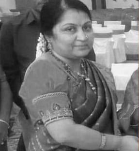 கார் ஓட்ட கற்றுக்கொடுத்த தம்பி.. தலைகுப்புற ஆற்றில் கவிழ்ந்த கார்: அக்காக்கு நடந்த துயரம்!