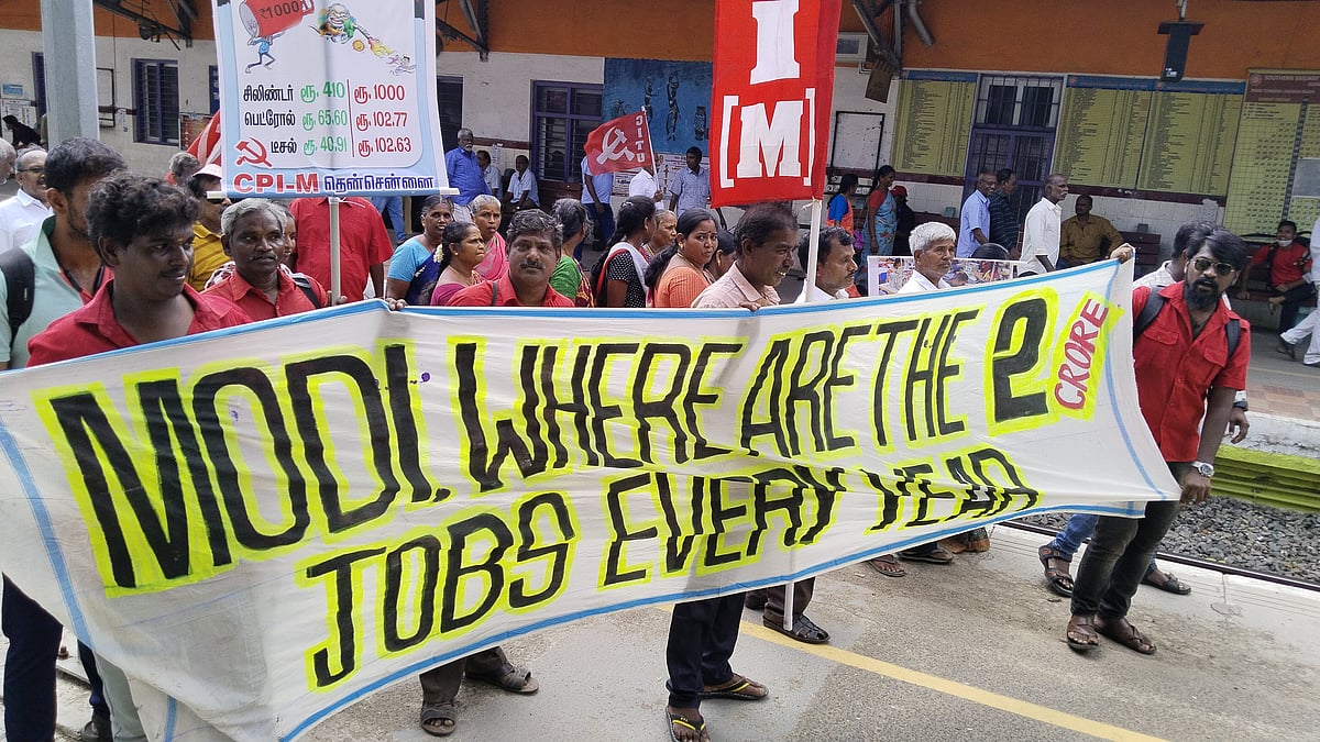 ஊழலை திசை திருப்ப பாஜக முயற்சி: மோடி அரசை கண்டித்து ரயில் மறியல்.. இந்தியா முழுவதும் CPIM போராட்டம் !