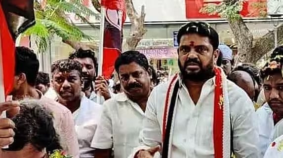 வருமானத்துக்கு அதிகமாக ₹ 2.64 கோடி சொத்து.. லஞ்ச ஒழிப்புத்துறையிடம் சிக்கிய அதிமுக முன்னாள் MLA ! 