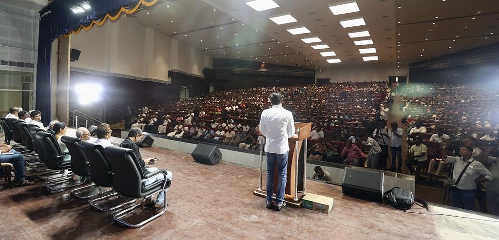 ”சனாதனத்தை ஒழித்தே தீர வேண்டும்”.. அனல் தெறிக்க பேசிய அமைச்சர் உதயநிதி ஸ்டாலின்!