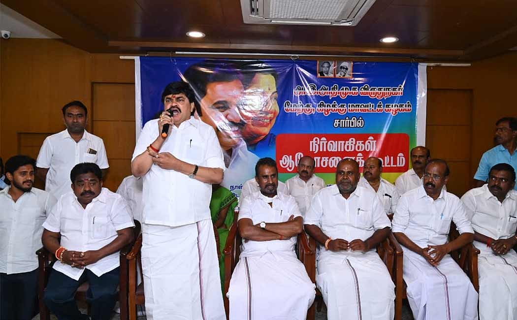 ”மோசடி வழக்கில் நான் தலைமறைவாக இருக்க உதவியவர் எஸ்.பி.வேலுமணி"... போட்டுக் கொடுத்த ராஜேந்திரபாலாஜி!