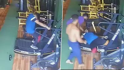 தொடரும் சோகம்.. டிரெட் மில்லில் ஓடிக்கொண்டிருந்தபோது திடீரென சுருண்டு விழுந்த இளைஞர்.. பதைபதைக்கும் Video