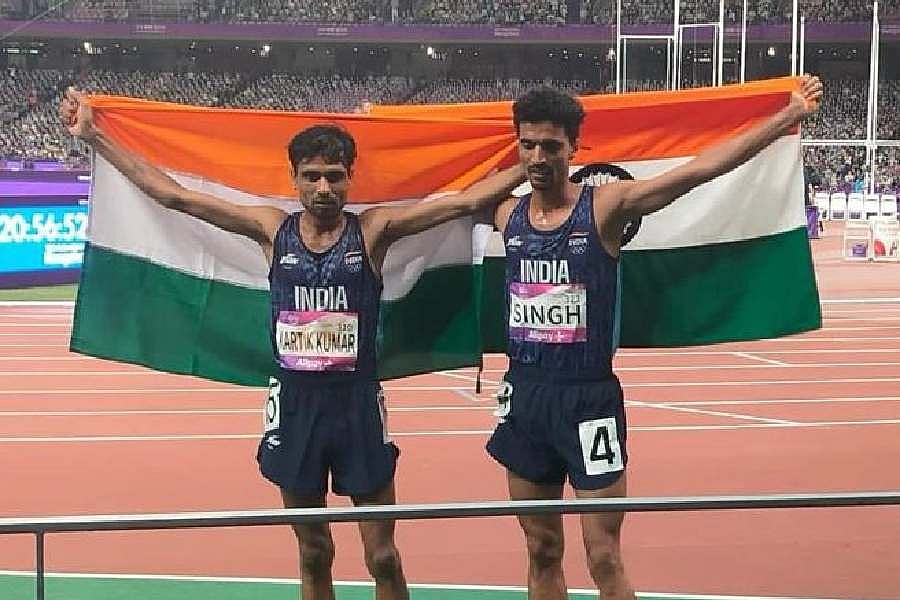 ஆசிய விளையாட்டு போட்டி : 10,000 மீட்டர் ஓட்டப் பந்தயத்தில் வெள்ளி, வெண்கலம்.. அசத்திய இந்திய வீரர்கள் !