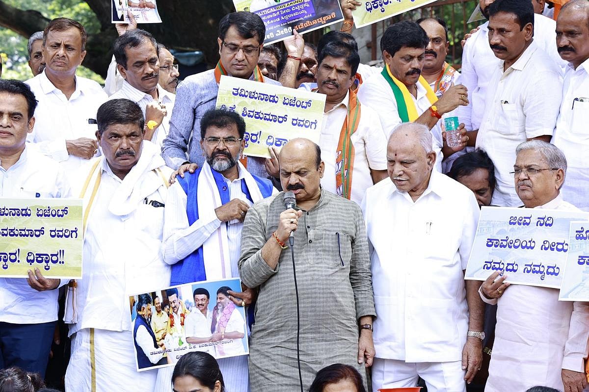 காவிரி விவகாரம் : “கன்னடர்கள் - தமிழர்கள் இடையே மோதலை உருவாக்கும் பாஜக” - செந்தில்வேல் சிறப்புக் கட்டுரை!