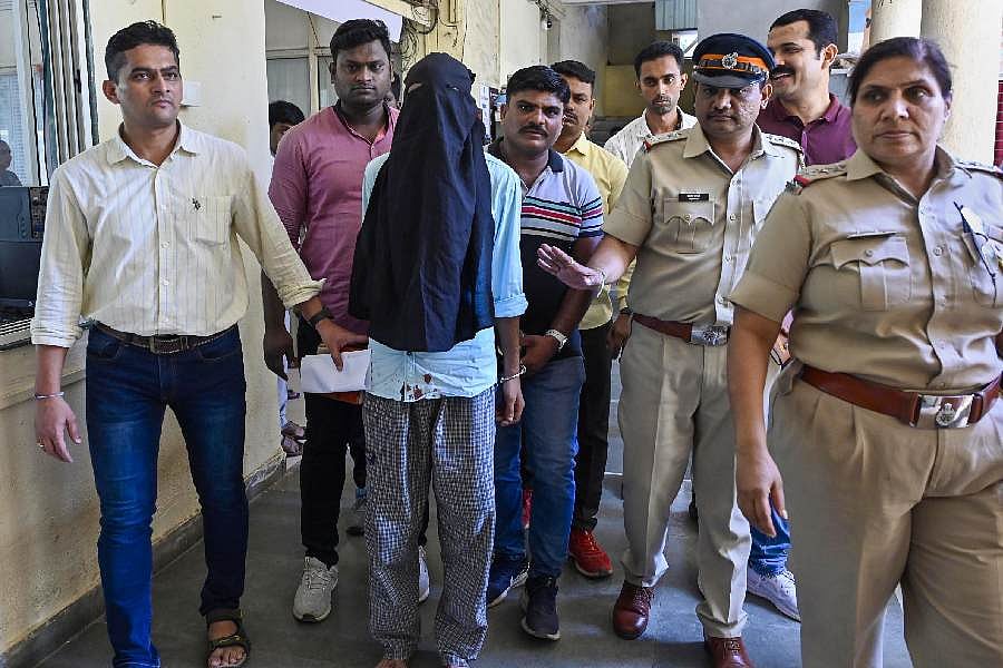 வன்கொடுமையை தடுக்க முயன்ற விமான பணிப்பெண் கொலை.. கொலையாளியின் வாக்குமூலத்தால் அதிர்ச்சி !