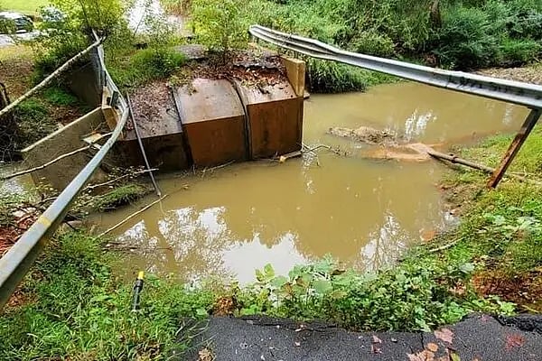 மகளின் பிறந்தநாள்: பள்ளத்தில் கவிழ்ந்த கார்.. கணவர் இறப்பு.. கூகுள் மீது வழக்கு தொடுத்த மனைவி.. காரணம்?