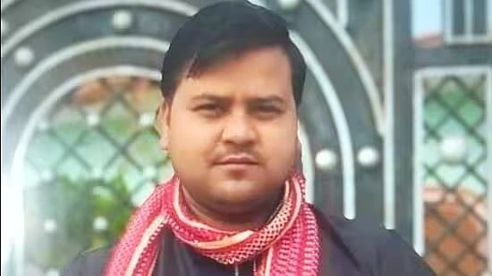 உ.பி : “நானு இந்துதான்”: நமாஸ் செய்ய 2 நிமிடம் பேருந்தை நிறுத்திய நடத்துநர்.. விபரீத முடிவால் சோகம்!