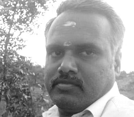 கட்டுப்பாட்டை இழந்து தலைகுப்புற கவிழ்ந்த கார்.. சம்பவ இடத்திலேயே உயிரிழந்த தந்தை மகன்: சோகத்தில் கிராமம்!