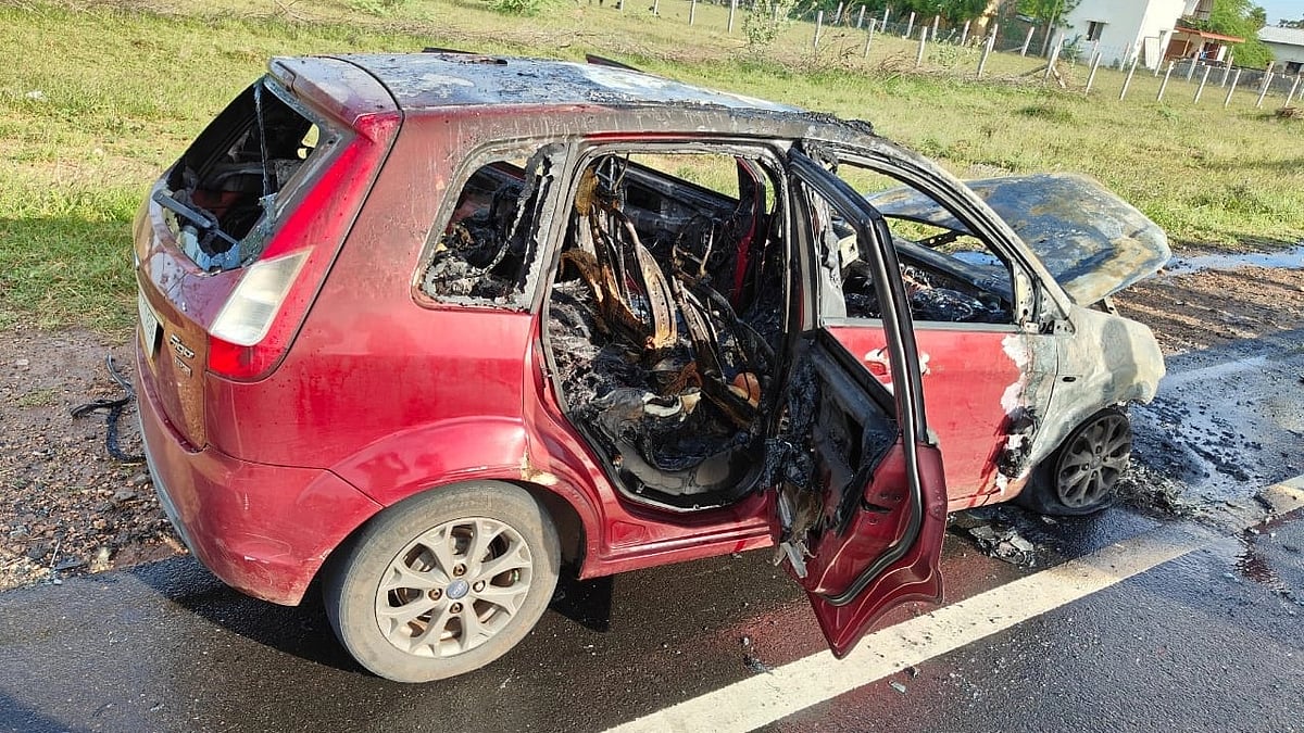 குபுகுபுவென பற்றி எரிந்த கார்.. நூலிழையில் உயிர் தப்பிய தம்பதி: சாலையில் நடந்த பகீர் சம்பவம்! 